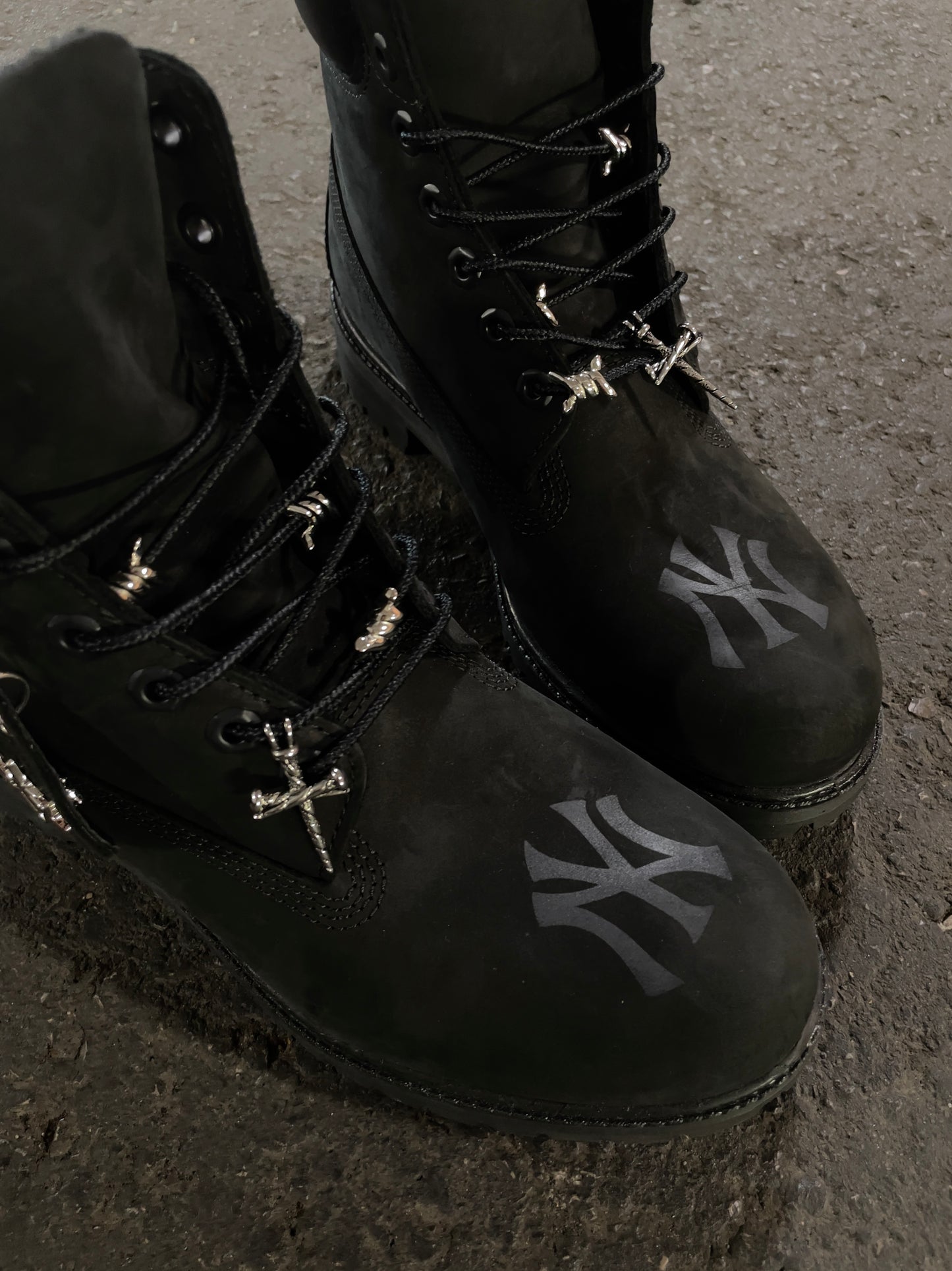 "ONYX" Custom Timberland Boots