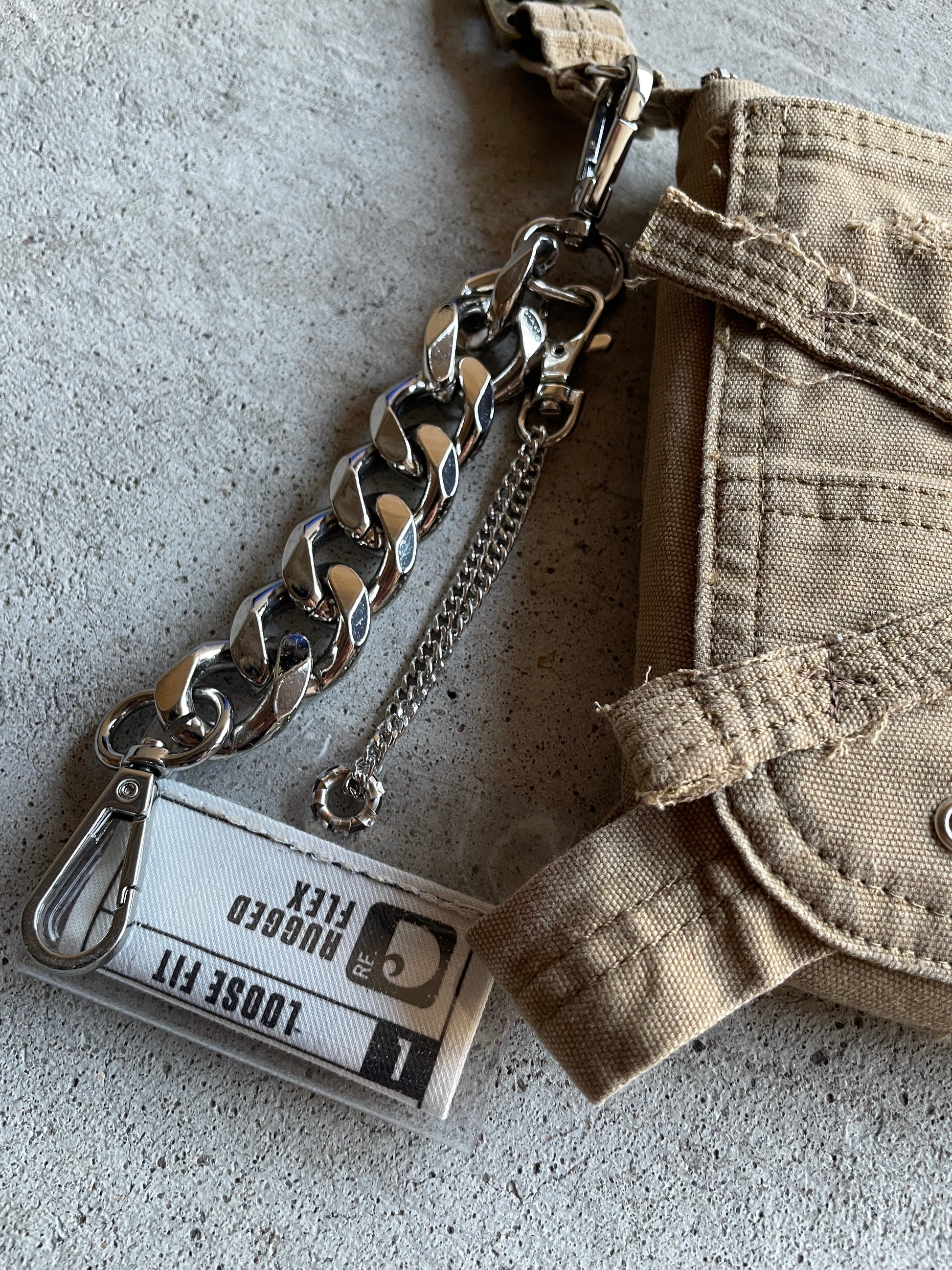 CARHARTT CARABINER POCKET BAG - Visions of Humanity